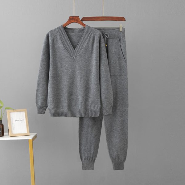 V-neck sweater and pants set