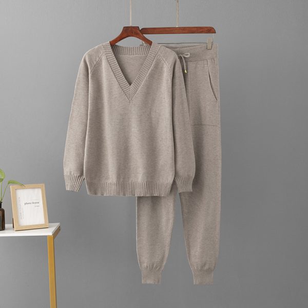 V-neck sweater and pants set
